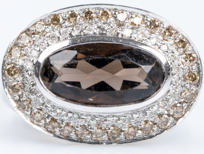 Bague en or 18 carats ornée d’1 quartz ovale  0.38 carats entourée de 28 diamants 2