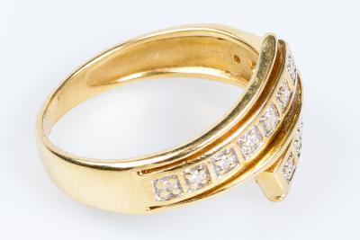 Bague en or jaune 18 carats ornée de 14 diamants ronds brillants de 0.06 carats au total 2