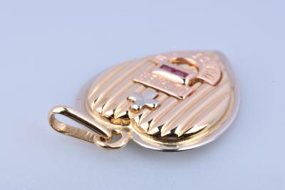 Magnifique pendentif coeur en or blanc 18 ct (750 millièmes), orné de 2 rubis carrés 0.02ct au total, mention 
