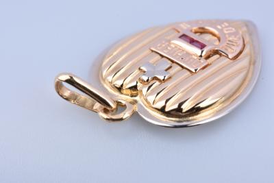 Magnifique pendentif coeur en or blanc 18 ct (750 millièmes), orné de 2 rubis carrés 0.02ct au total, mention 