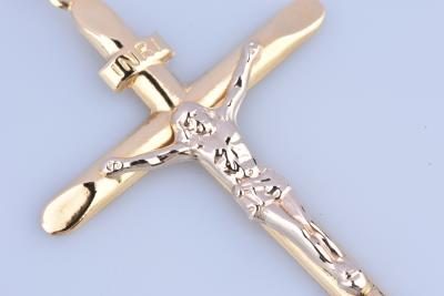 Magnifique pendentif croix Jesus Christ en or 18 ct (750 millièmes). 2