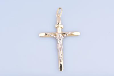 Magnifique pendentif croix Jesus Christ en or 18 ct (750 millièmes). 2