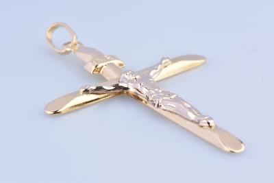 Magnifique pendentif croix Jesus Christ en or 18 ct (750 millièmes). 2