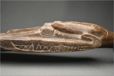 Ancienne proue de pirogue à tête de crocodile, Papouasie Nouvelle-Guinée, Moyen Sepik, Seconde moitié du XXème siècle 2
