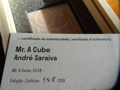 MR. André - Cube, 2018 - Sculpture en marbre rose 2