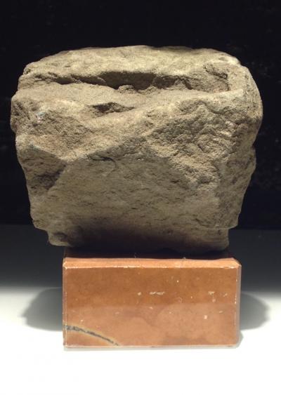 Cambodge - Bas-relief en grès présentant un visage de déité  khmer, style d’un Bayon 2