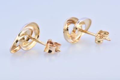 Boucles d’oreilles bicolores 18 carats (750 millièmes). Fermoir à tige. 2