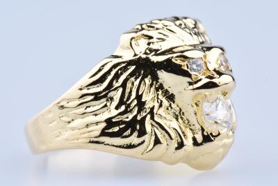 Bague chevalière tête de lion en or jaune 18 carats composée d’un oxyde central 2