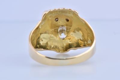 Bague chevalière tête de lion en or jaune 18 carats composée d’un oxyde central 2