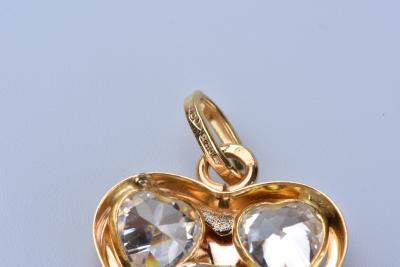 Heart pendant in 18 ct yellow gold (750/1000) decorated with 3 oxides 2