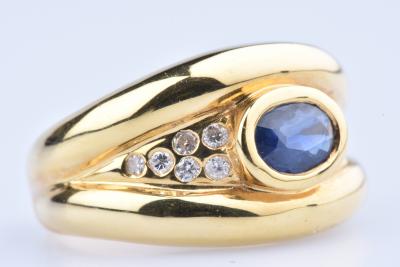 Bague en Or Jaune serti clos, 1 Saphir Ovale et 12 Diamants 2