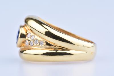 Bague en Or Jaune serti clos, 1 Saphir Ovale et 12 Diamants 2