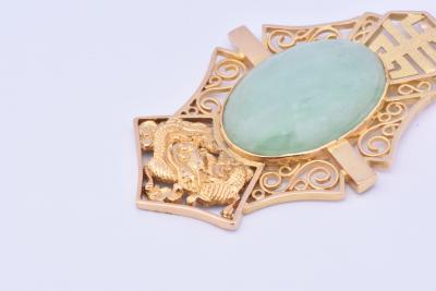 Pendentif en or jaune et jade 2