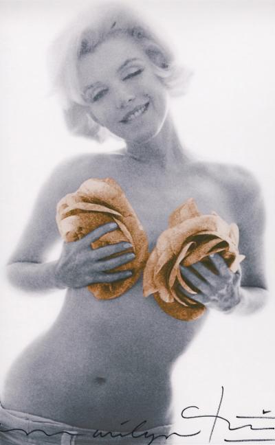Bert STERN- Marilyn gold wink roses, 2012, Tirage signé 2