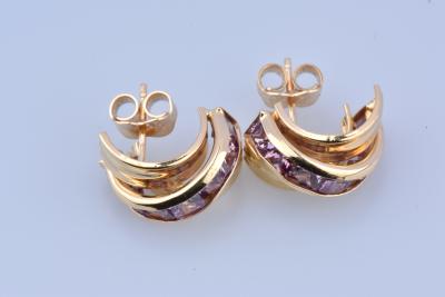 Boucles d’oreilles en or oxydes zirconium mauves 2