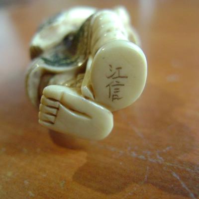 Netsuke en ivoire. Vieillard, Japon, fin Taisho 2