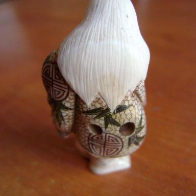 Netsuke en ivoire. Vieillard, Japon, fin Taisho 2