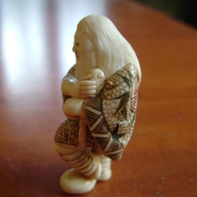 Netsuke en ivoire. Vieillard, Japon, fin Taisho 2