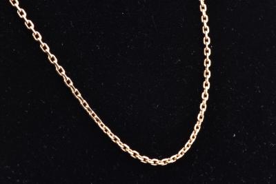 Collier de 55 cm en or 18 carats (750 millièmes) en maille forçat. Fermoir bouée. 2