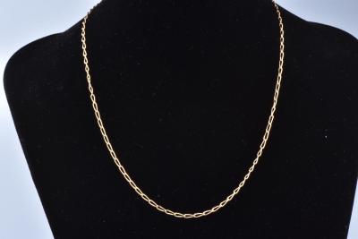 Collier de 46,5 cm en or 18 carats (750 millièmes) en maille cheval. Fermoir mousqueton. 2