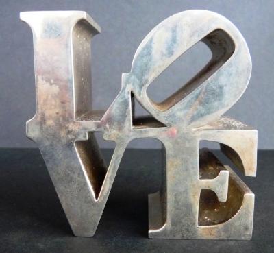 Robert Indiana - Love Chrome ( First Edition 1970 )  + Timbres USA Postal ( 1970 ) 2