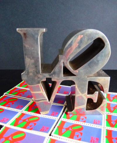 Robert Indiana - Love Chrome ( First Edition 1970 )  + Timbres USA Postal ( 1970 ) 2