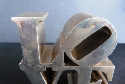 Robert Indiana - Love Chrome ( First Edition 1970 )  + Timbres USA Postal ( 1970 ) 2