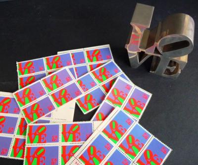 Robert Indiana - Love Chrome ( First Edition 1970 )  + Timbres USA Postal ( 1970 ) 2