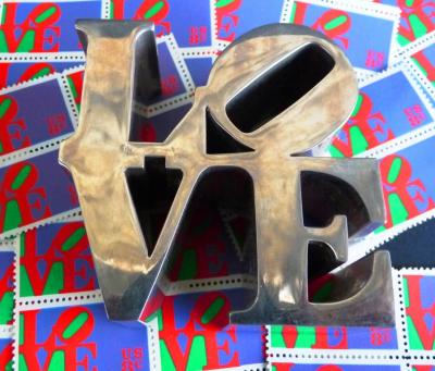 Robert Indiana - Love Chrome ( First Edition 1970 )  + Timbres USA Postal ( 1970 ) 2