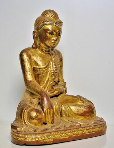 Rare bouddha en position Maravijaya Birmanie, bois, laque, or et verroteries, 19eme siècle 2
