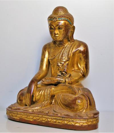Rare bouddha en position Maravijaya Birmanie, bois, laque, or et verroteries, 19eme siècle 2