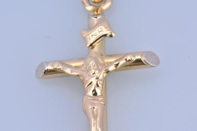 Magnifique pendentif croix du Christ en or jaune 2
