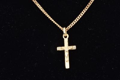 Magnifique pendentif croix du Christ en or jaune 18 ct (750/1000). 2
