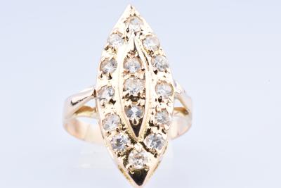 Marquise-Ring aus 18 Karat Gold mit 15 Zirkonoxiden. 2