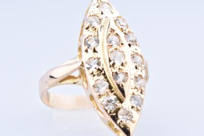 Marquise-Ring aus 18 Karat Gold mit 15 Zirkonoxiden. 2