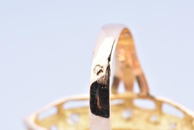 Marquise-Ring aus 18 Karat Gold mit 15 Zirkonoxiden. 2