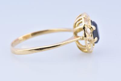 Solitaire ring in 18 carat yellow gold decorated with 1 0.2 carat oval cut sapphire and 10 zirconium oxides. 2
