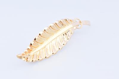 Belle broche en or jaune 18 carats (750/1000) en forme de feuille 2