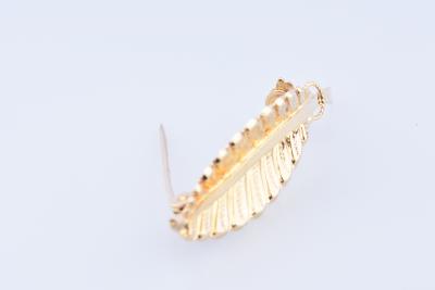 Belle broche en or jaune 18 carats (750/1000) en forme de feuille 2