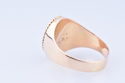 Belle bague chevalière en or 18 carats (750/1000). 2