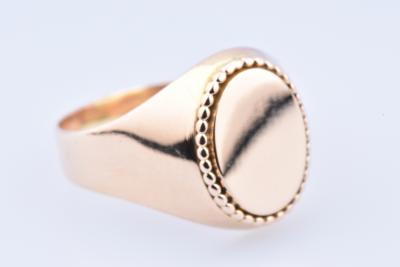 Belle bague chevalière en or 18 carats (750/1000). 2