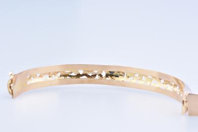 Bracelet jonc en or jaune 18 carats  orné d’un saphir cabochon 2