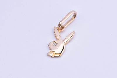 Pendentif  lapin PLAYBOY en or jaune 14 carats  orné d’un diamant rond brillant 2