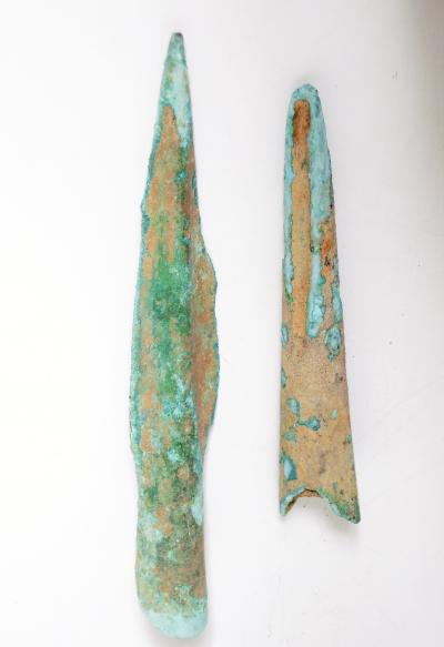 Vietnam, Dong Son Culture - Two bronze spear points 2