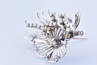 Belle broche vintage en or blanc 18 carats 2