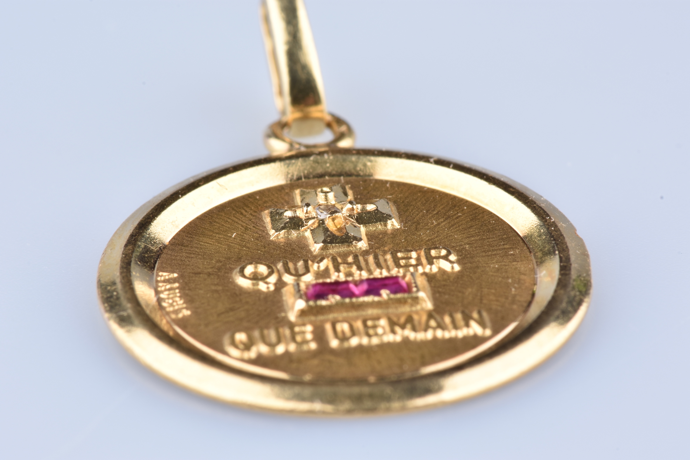 Médaillon D'amour Augis En Or 18 Carats - Gravure '+ Qu'hier - Que Demain' - Occasion
