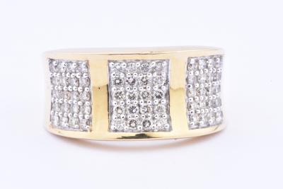 Bague chevalière en or jaune 18 carats composée de 60 diamants 2