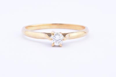 Bague solitaire vintage en or jaune 18 carats  composée d’un diamant 2