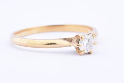 Bague solitaire vintage en or jaune 18 carats  composée d’un diamant 2