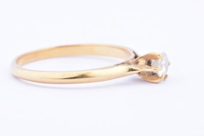 Bague solitaire vintage en or jaune 18 carats  composée d’un diamant 2